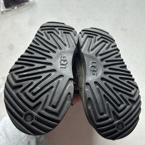 Ugg Neumel II Unisex Youth Charcoal Gray Lace Up Boots Waterproof Size 10 USED - Picture 10 of 13